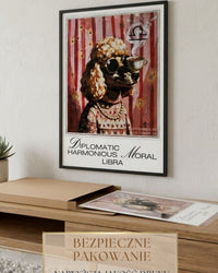 Plakat na ścianie, pokazanie systemu pakowania plakatu w folie i tubę lub karton na płasko dla marki Zodii, informacja o najwyższej jakości druku. 