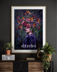 Plakat astrologiczny Strzelec z serii Floral Mystic — rajskie ptaki i goździki, kosmiczne tło, malarstwo olejne. Zodii Polska.