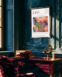 Personalizowany plakat astrologiczny Leo w złotej ramie — imię Anna, data 08.08.1998, grafika w odcieniach różu i złota